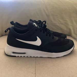 Nike Max Thea